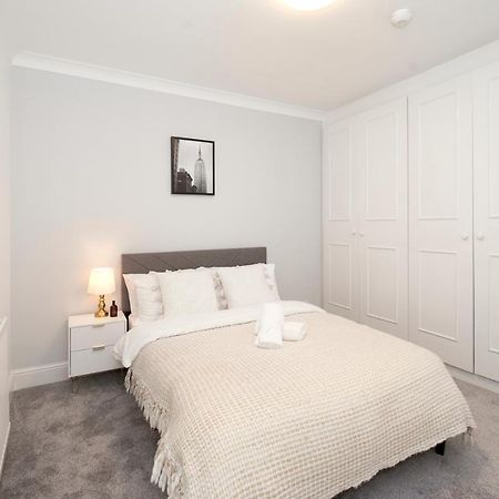 Excellent, Three Bedroom North London Apartment With Free Parking 외부 사진