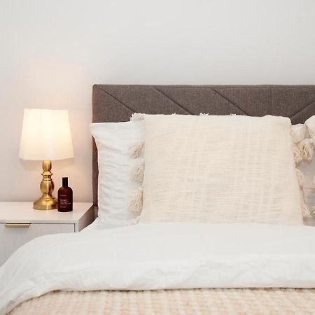 Excellent, Three Bedroom North London Apartment With Free Parking 외부 사진