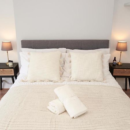 Excellent, Three Bedroom North London Apartment With Free Parking 외부 사진