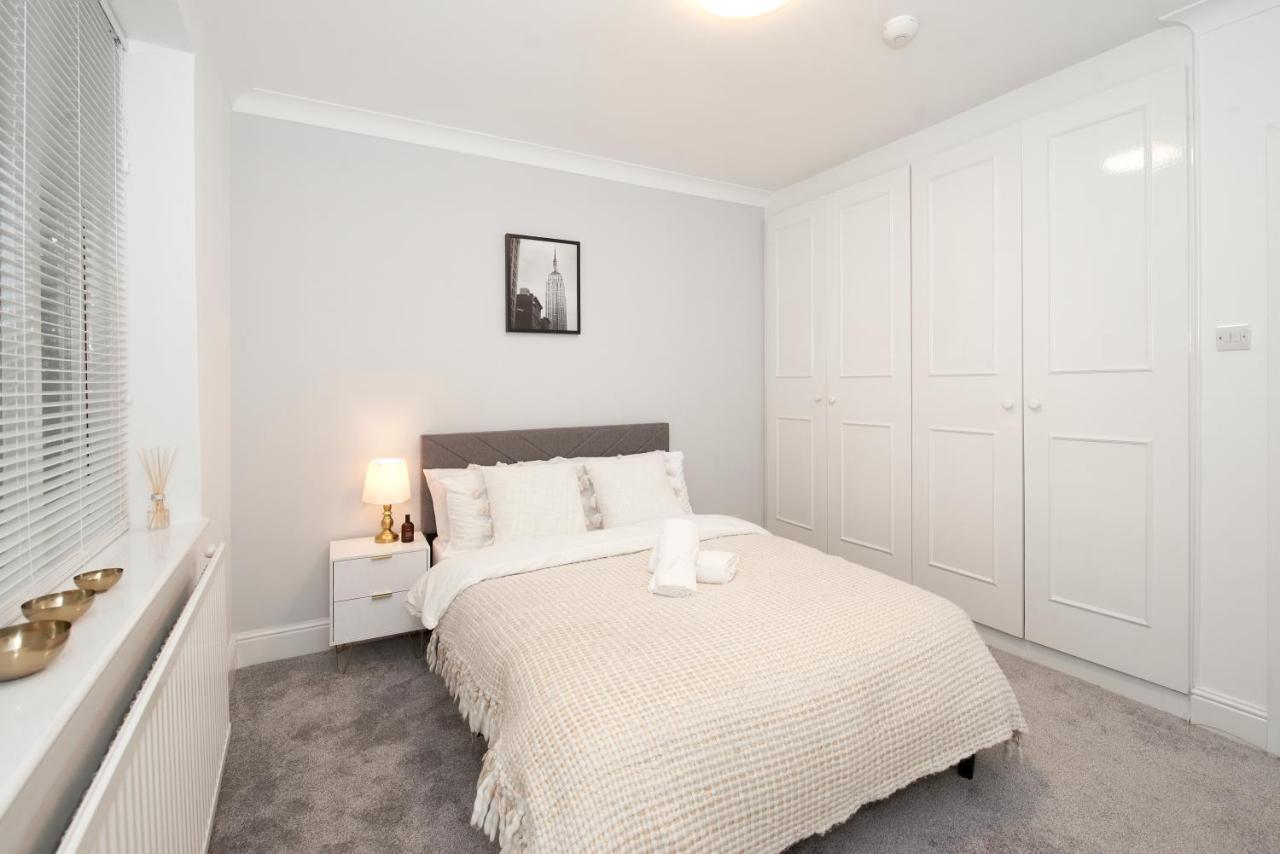 Excellent, Three Bedroom North London Apartment With Free Parking 외부 사진