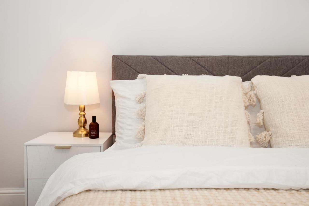 Excellent, Three Bedroom North London Apartment With Free Parking 외부 사진