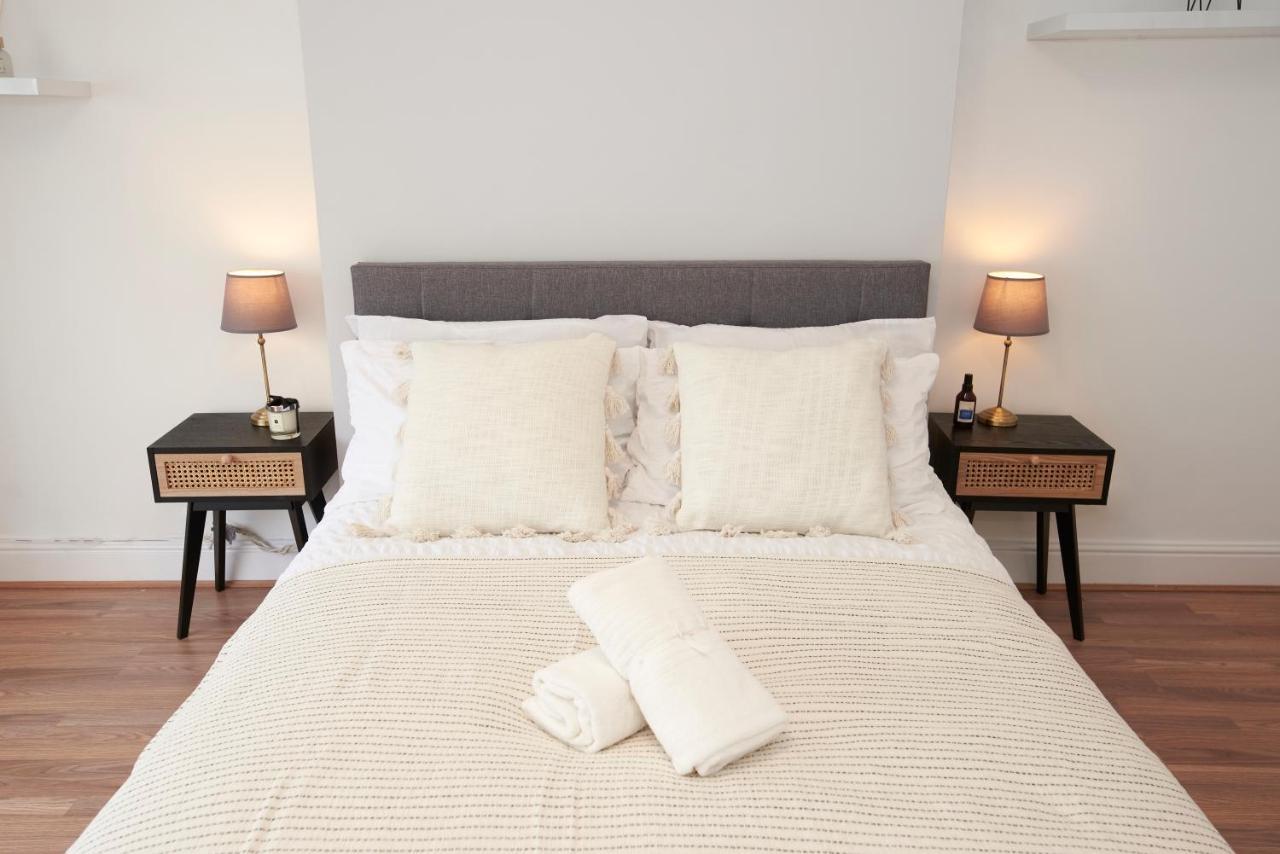 Excellent, Three Bedroom North London Apartment With Free Parking 외부 사진