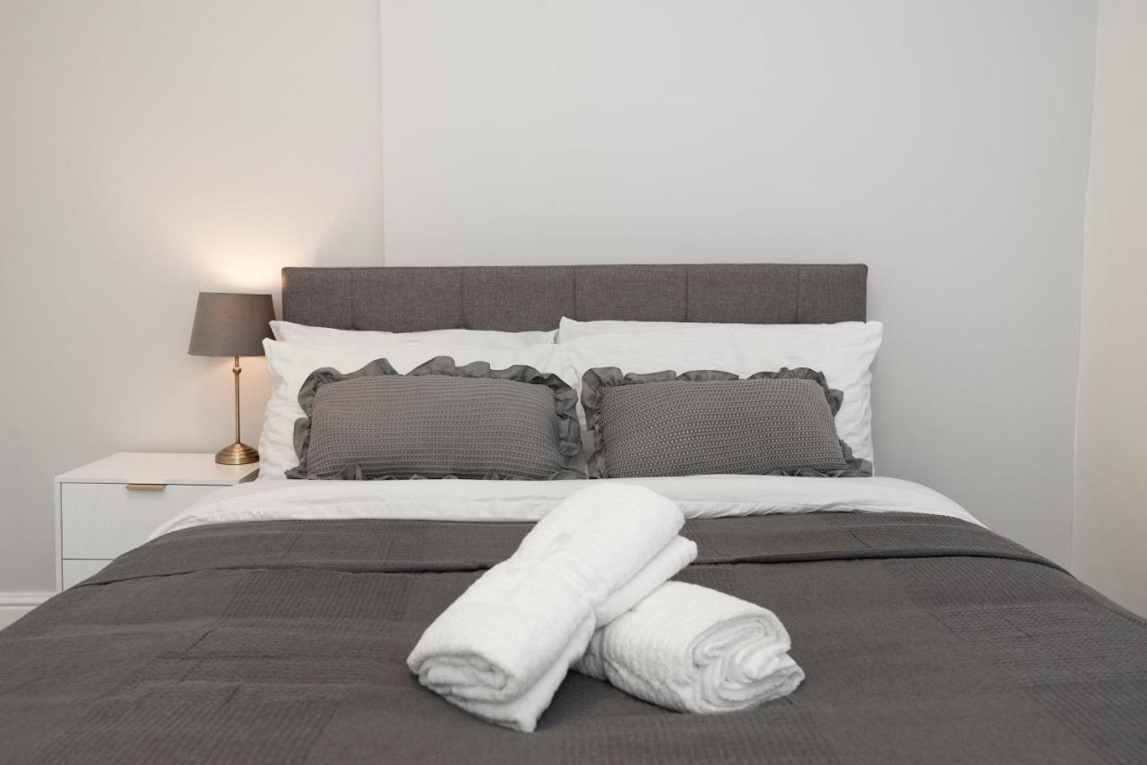 Excellent, Three Bedroom North London Apartment With Free Parking 외부 사진