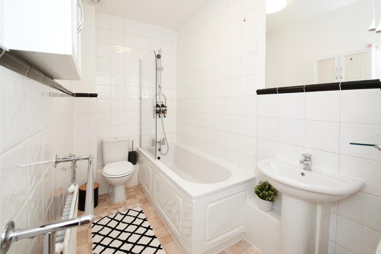 Excellent, Three Bedroom North London Apartment With Free Parking 외부 사진