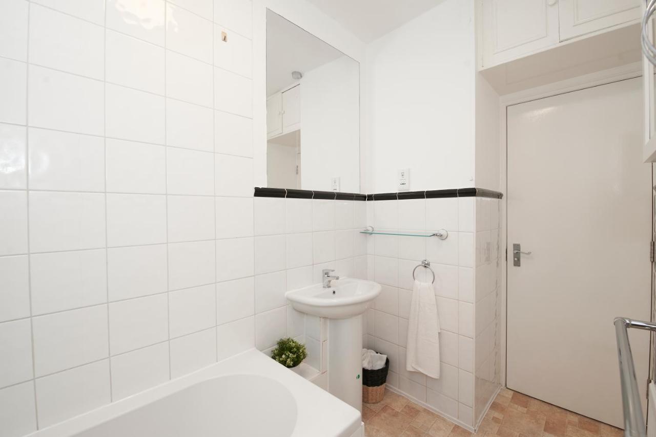 Excellent, Three Bedroom North London Apartment With Free Parking 외부 사진