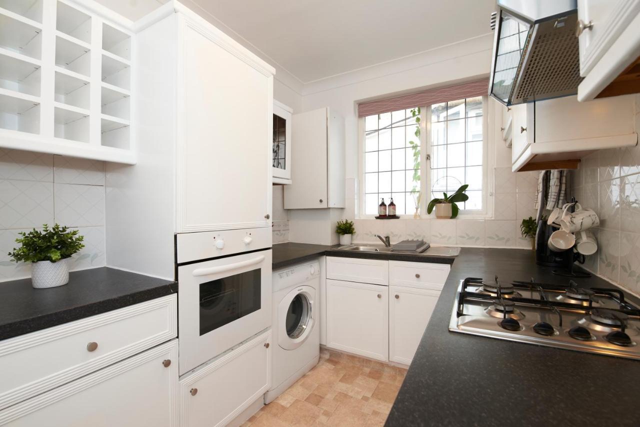 Excellent, Three Bedroom North London Apartment With Free Parking 외부 사진