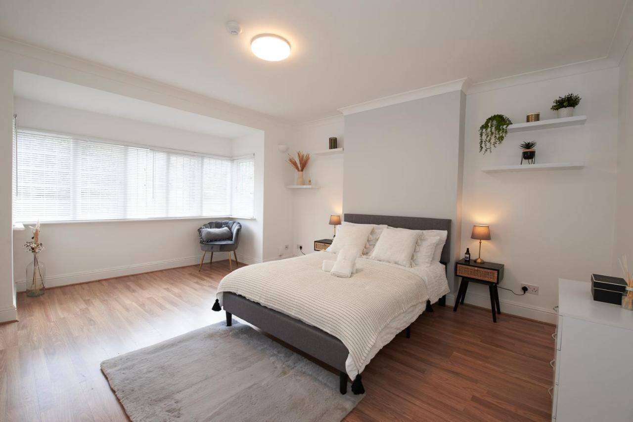 Excellent, Three Bedroom North London Apartment With Free Parking 외부 사진