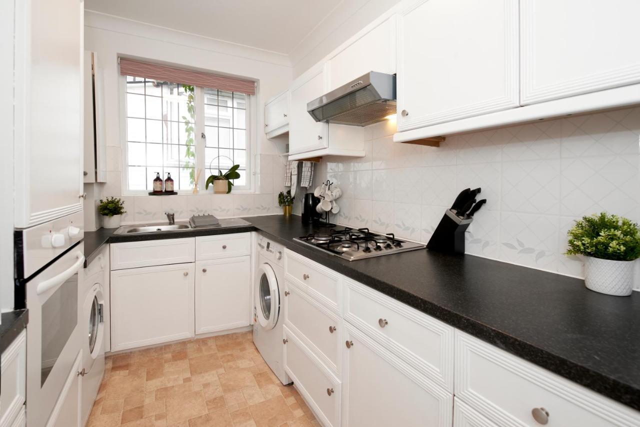 Excellent, Three Bedroom North London Apartment With Free Parking 외부 사진
