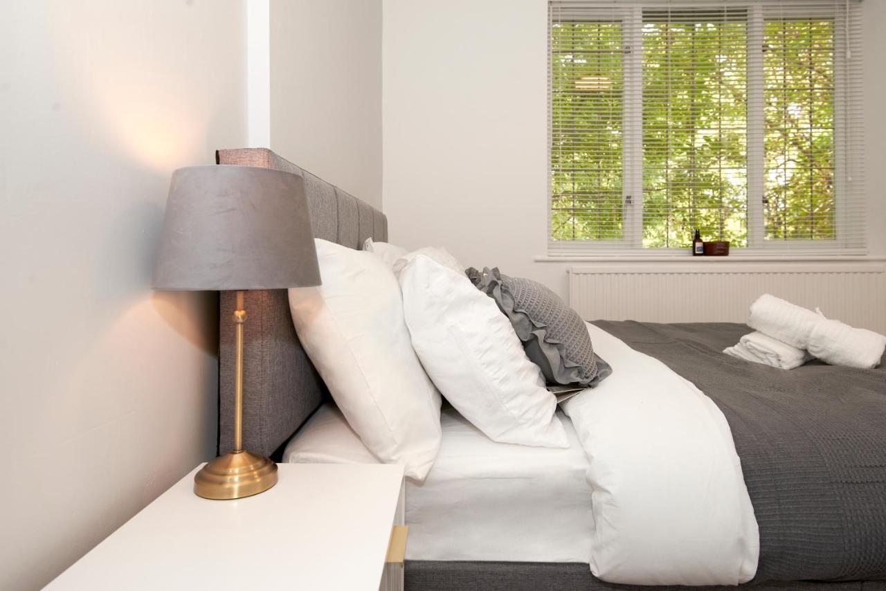 Excellent, Three Bedroom North London Apartment With Free Parking 외부 사진
